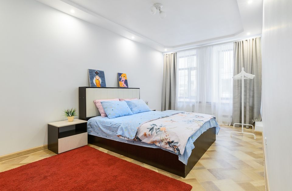 Просторная 3-комнатная квартира у Исаакиевского собора.