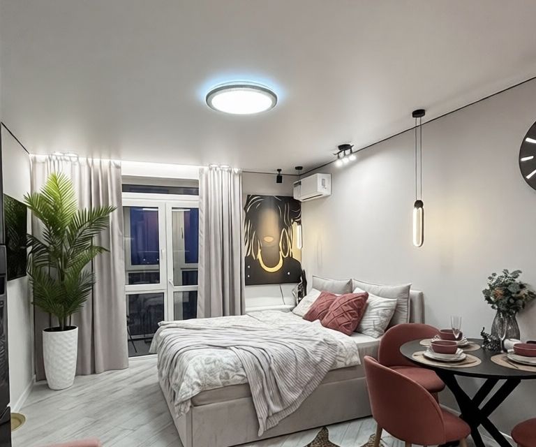 Уютная студия с дизайнерским ремонтом