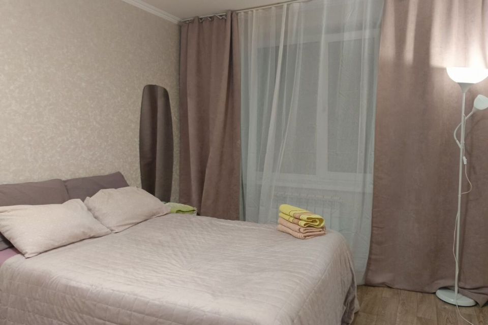 Уютная чистая квартира с панорамными окнами