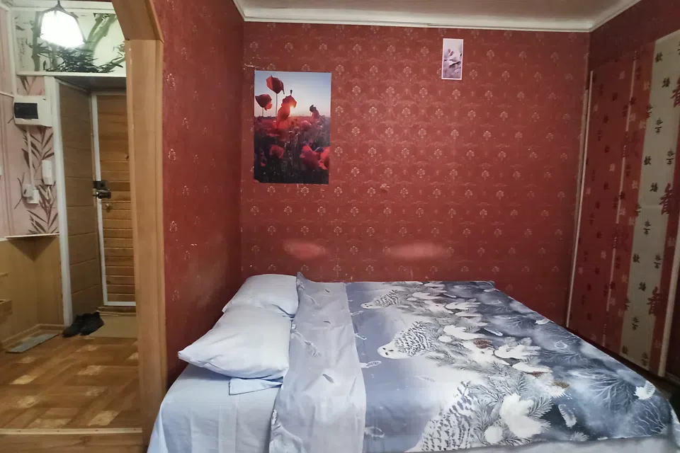 Напротив Локомотива В центре