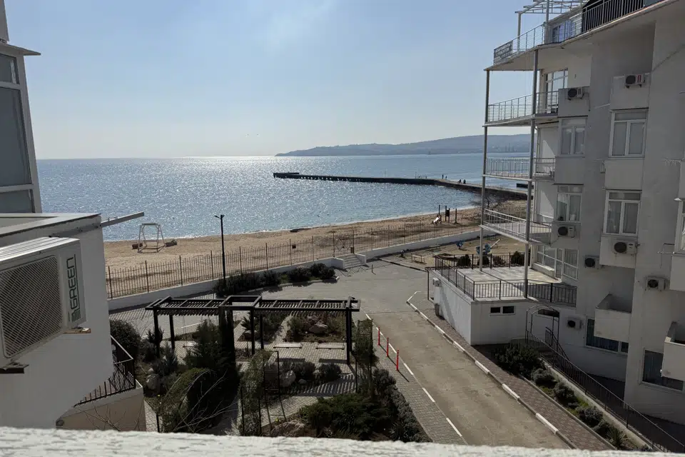 студия с видом на море