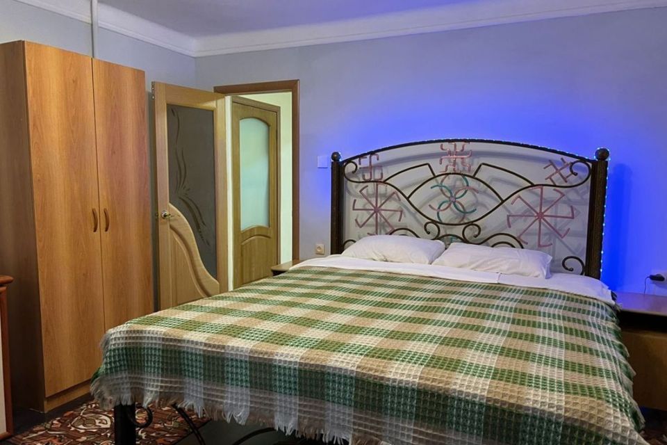 Квартира с кухней, двумя комнатами и террасой