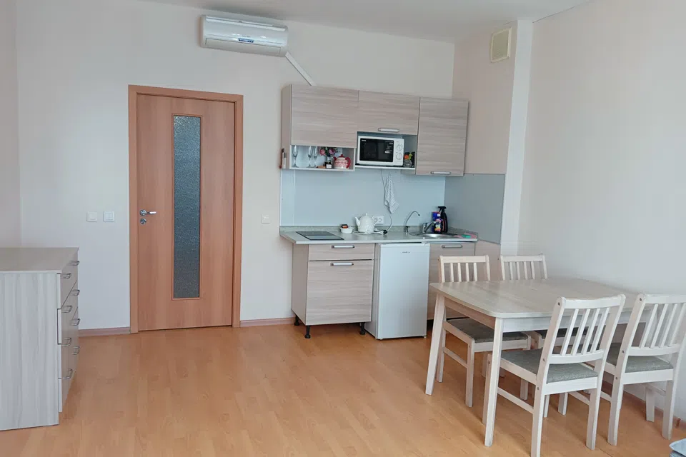 Квартира в центре с видом Покровскую башню и реку Великую