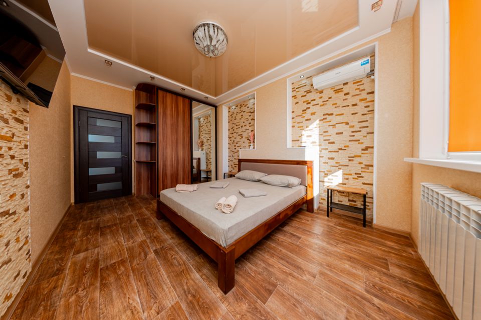 У Парка Победы в 10 мин от пляжа и Aquamarine Resort SPA