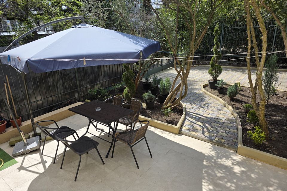 Квартира нп набережной с своим двором и парковкой