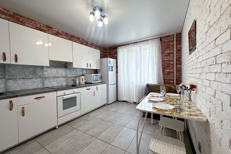 Просторная однокомнатная квартира на Тополиной