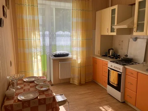 Уютная, светлая квартира с видом на сад.