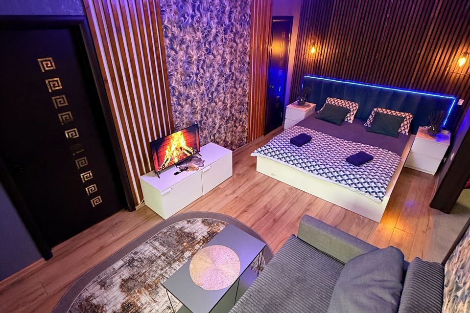 2х комнатная в Центре. Две 2х спальные кровати и диван.