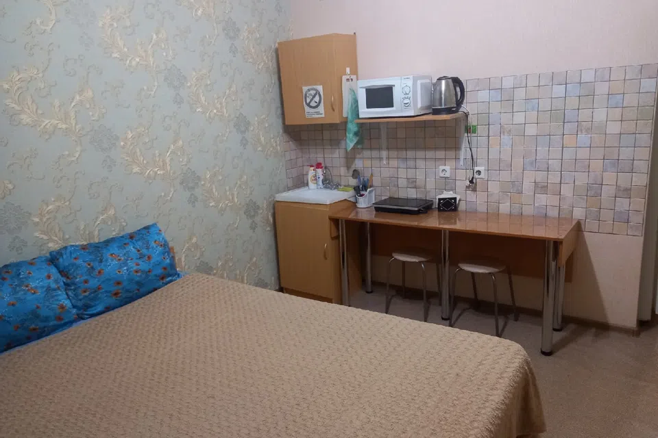 в новом микрорайоне Юг, в 10минутахх от аэропорта.