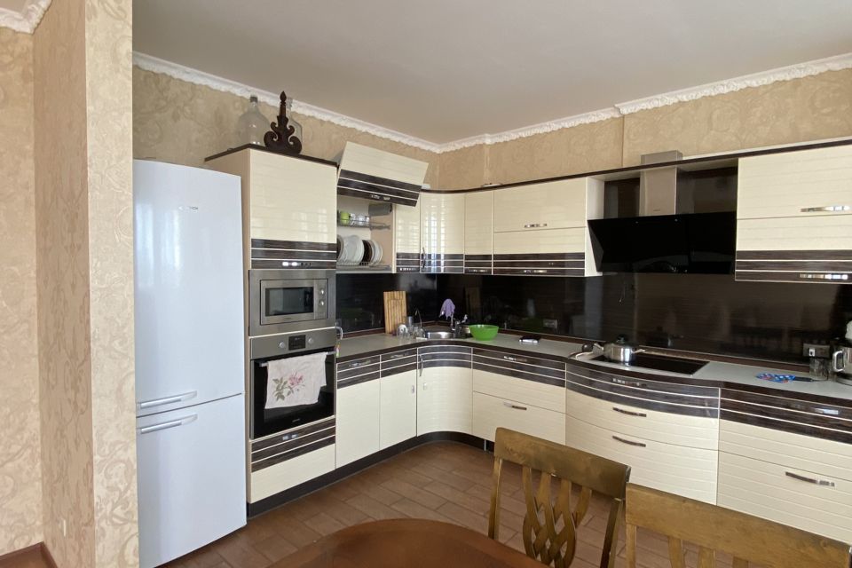 Просторная трешка с панорамным видом на лес