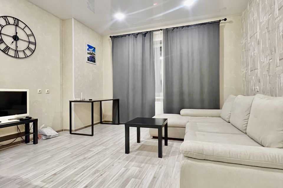 Квартира в новом доме с видом и большой детской площадкой