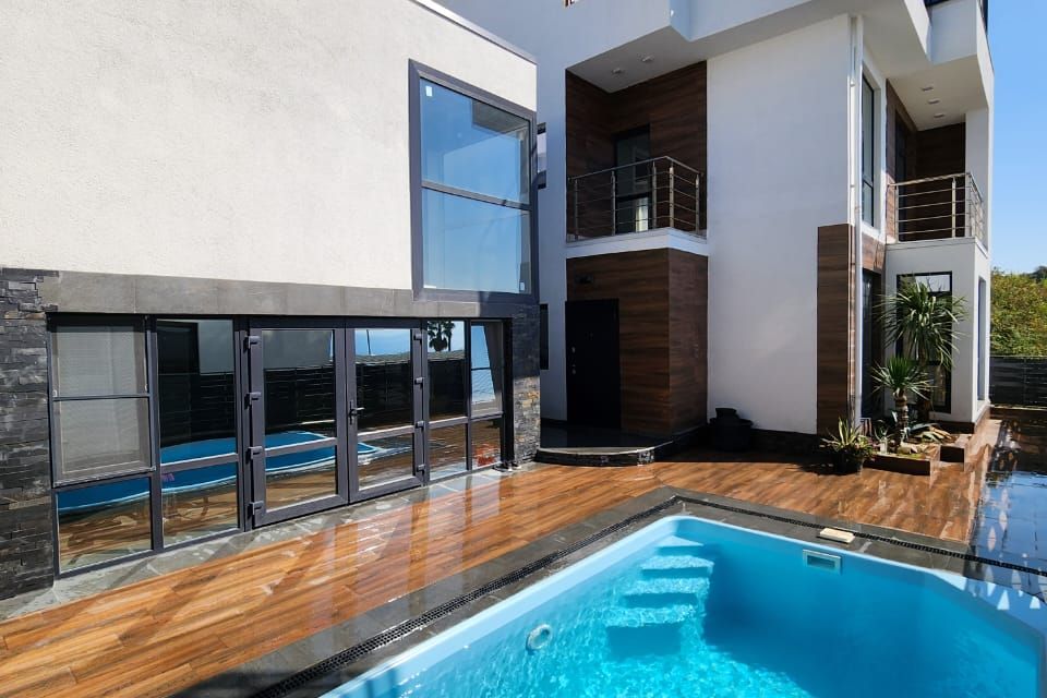 Коттедж в Сириусе с прекрасным панорамным видом на море 