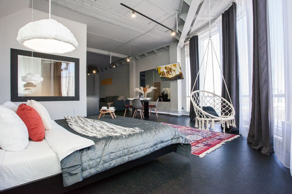 Номер с панарамными окнами в Апарт-Отеле Room Hotel
