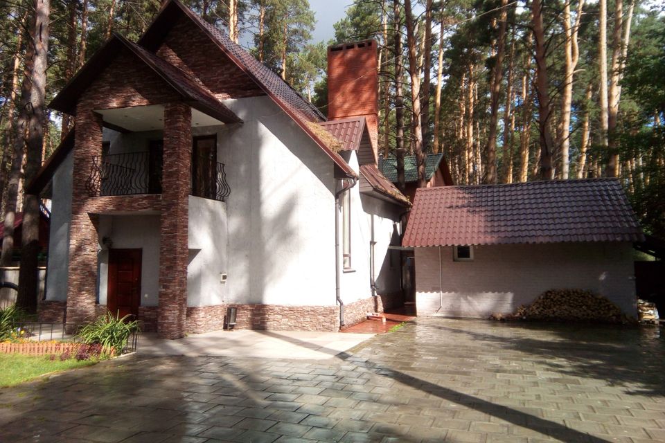 Уютный большой дом в сосновом бору. 