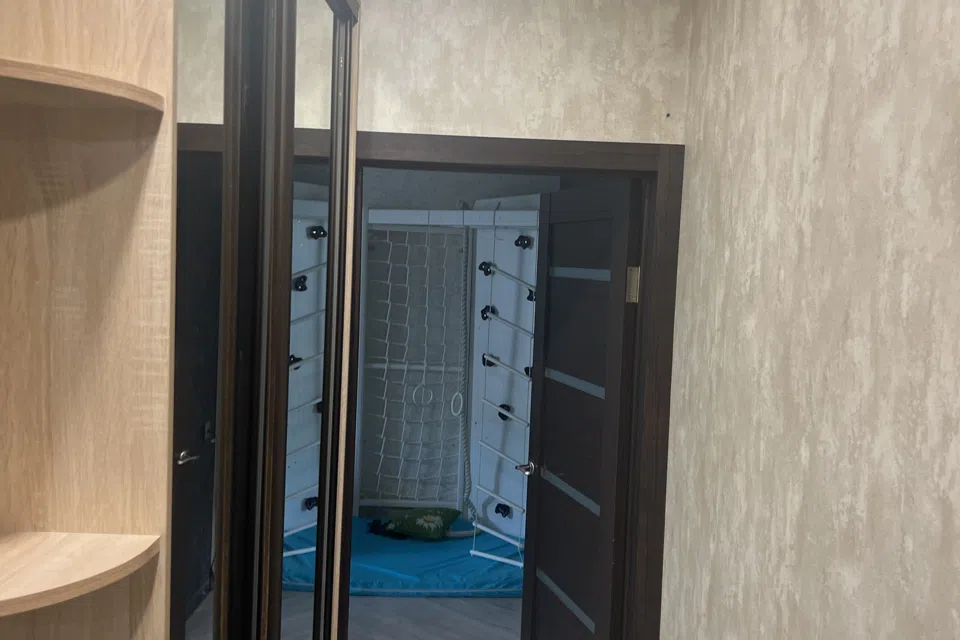 Уютная квартира с хорошим ремонтом.