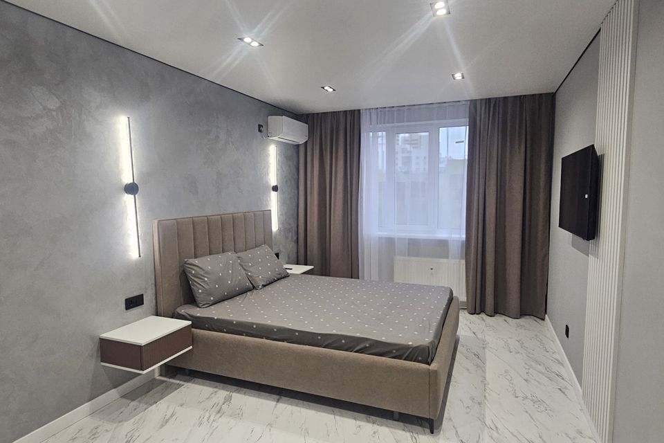 Свежая квартира у метро с видом на Чашу