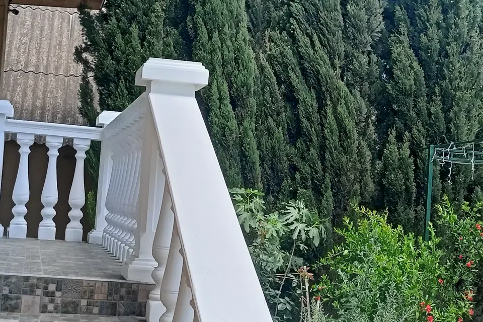  Море , песок ,кипарисовый  край
