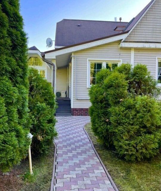 Загородный дом с бассейном