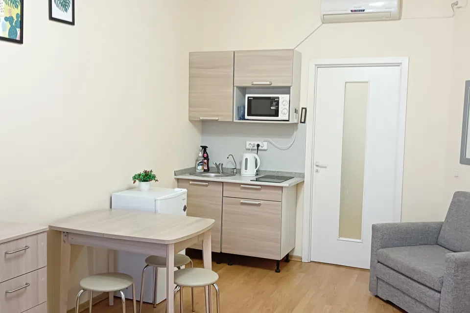 Квартира в центре с видом на Покровскую башню и реку Великую