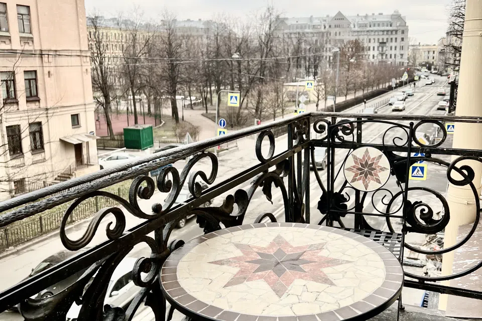 Просторная квартира в центре Петербурга 