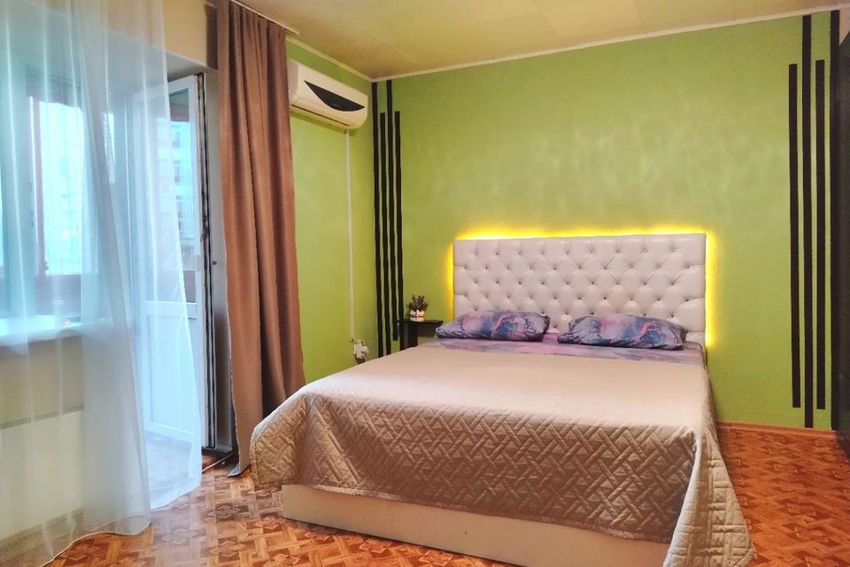 Уютная квартира с кондиционером и лоджией на первом этаже