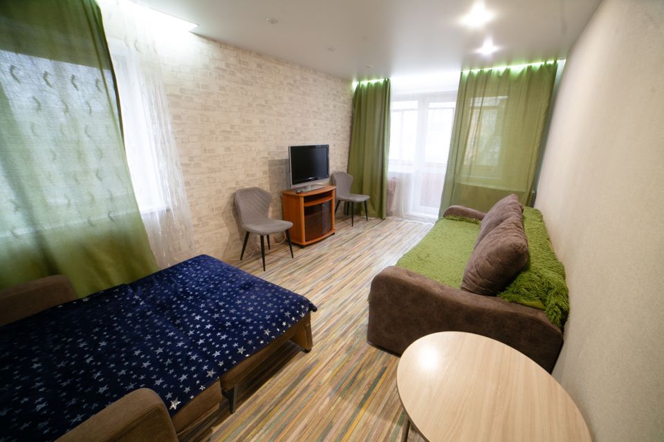 В центре правого берега