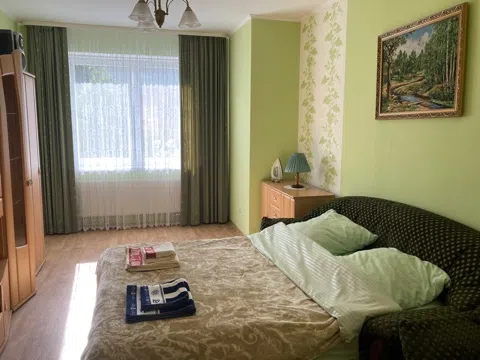 Уютная, светлая квартира с видом на сад.
