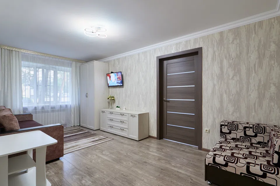 Квартира рядом с комсомольским парком и центральным рынком.
