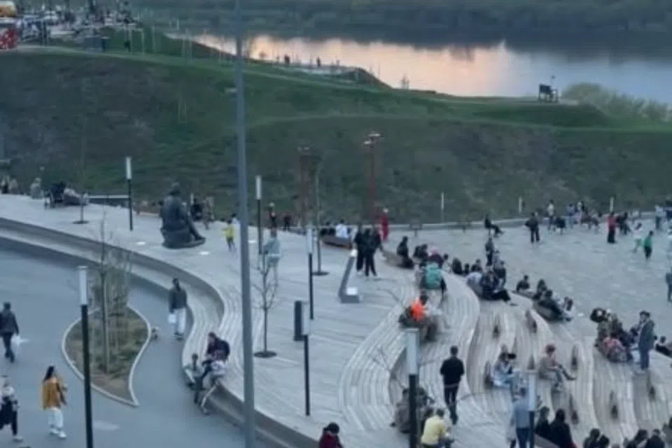 В самом центре города- на набережной Федоровского