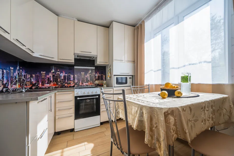 2 комнатная квартира у метро