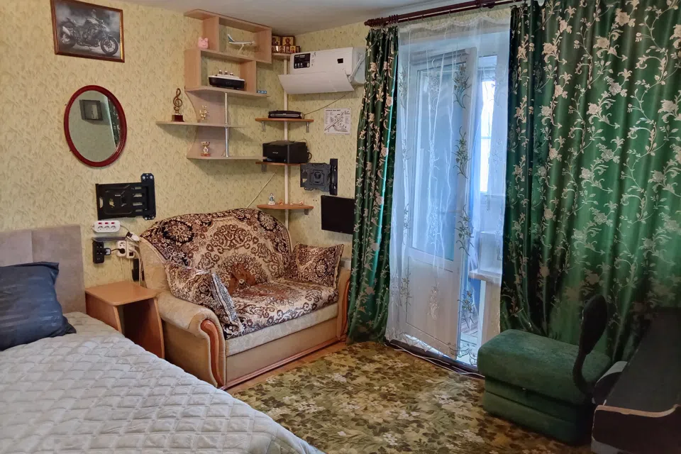 45 секуд от метро, но не шумно, не Шан-Хай