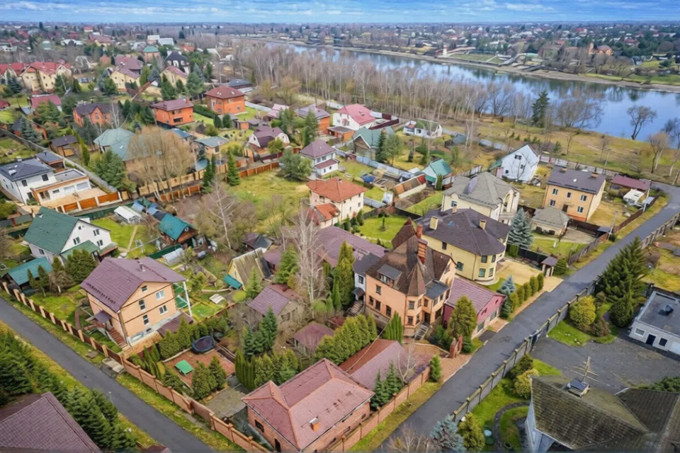 Комфортабельная усадьба на берегу реки Москвы .