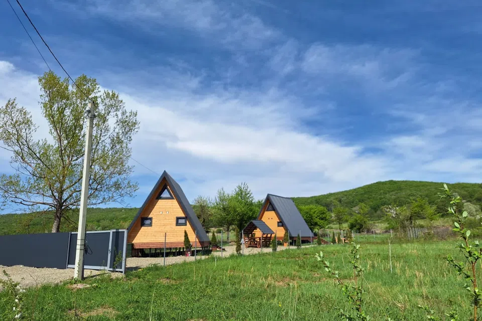 Уютные афреймы возле термального комплекса Псыгупс 