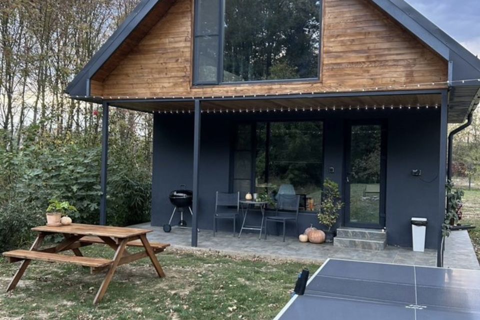 Домик у леса вдали от суеты