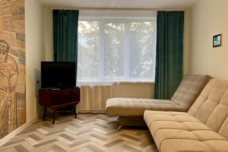 Двухкомнатная в стиле СССР у Строительного техникума