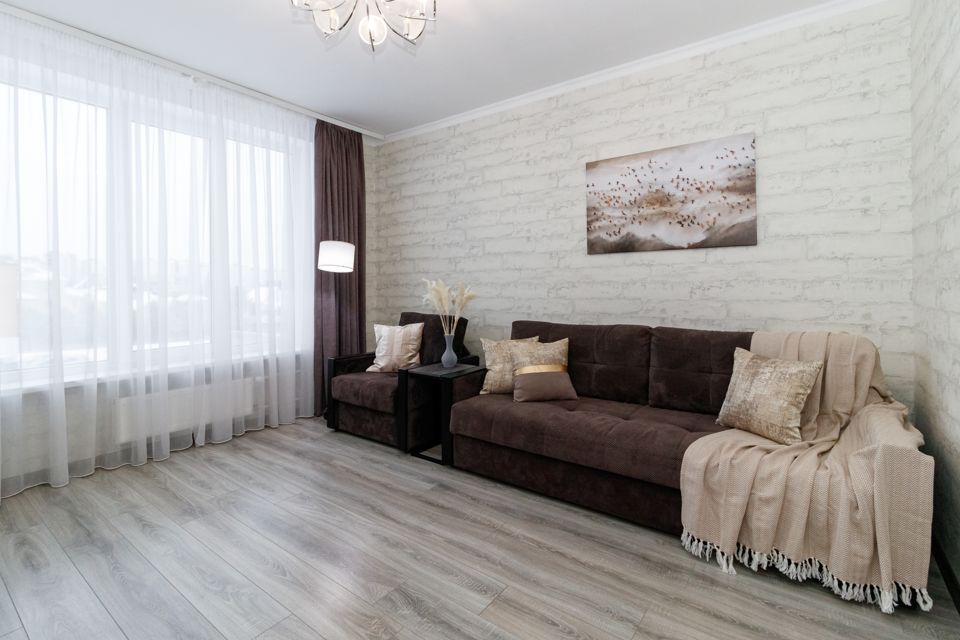 1-к квартира, 42,7 кв.м., диван и кресло