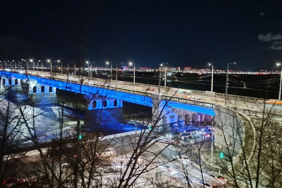 Квартира с видом на Иртышскую набережную, Ленинградский мост