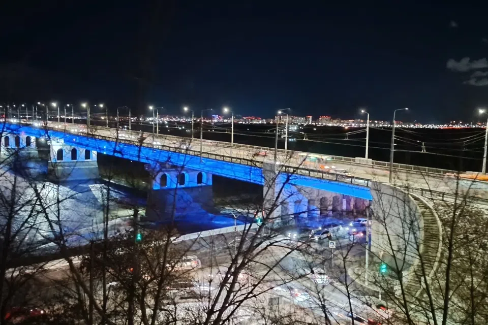 Квартира с видом на Иртышскую набережную, Ленинградский мост