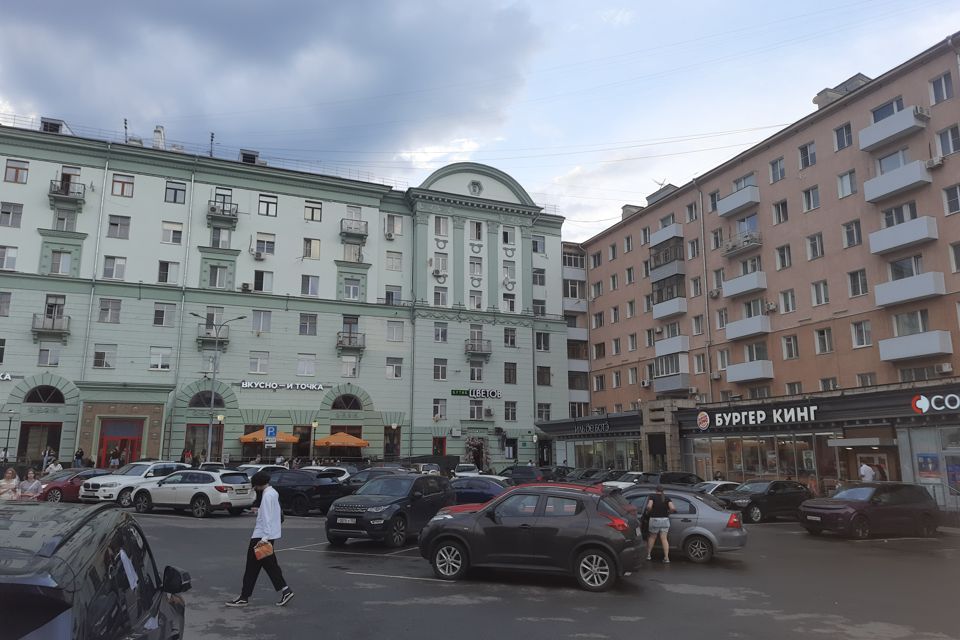Уютная двухкомнатная квартира с дизайнерским ремонтом.