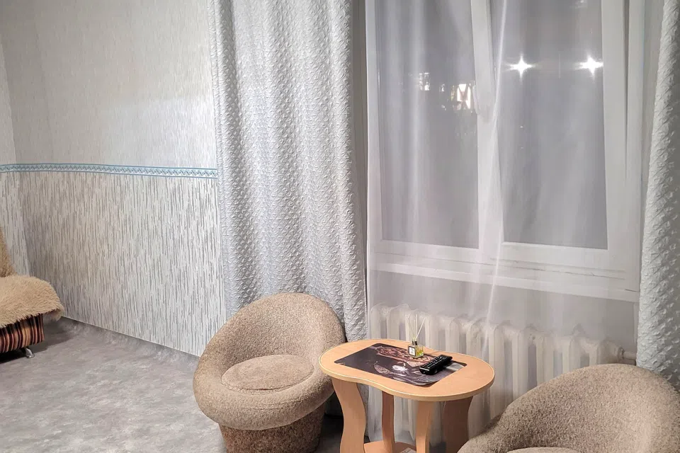 2ком квартира в Кировском районе 