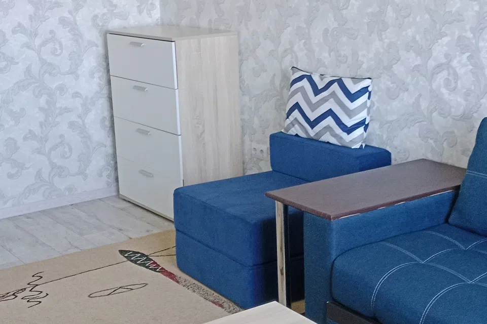 Уютная однокомнатная квартира с видом на закат.