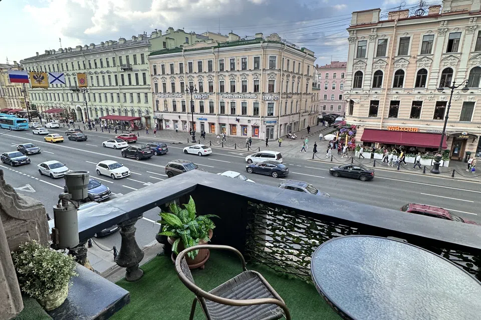 Студия с шикарным балконом на Невский. Самый, самый центр