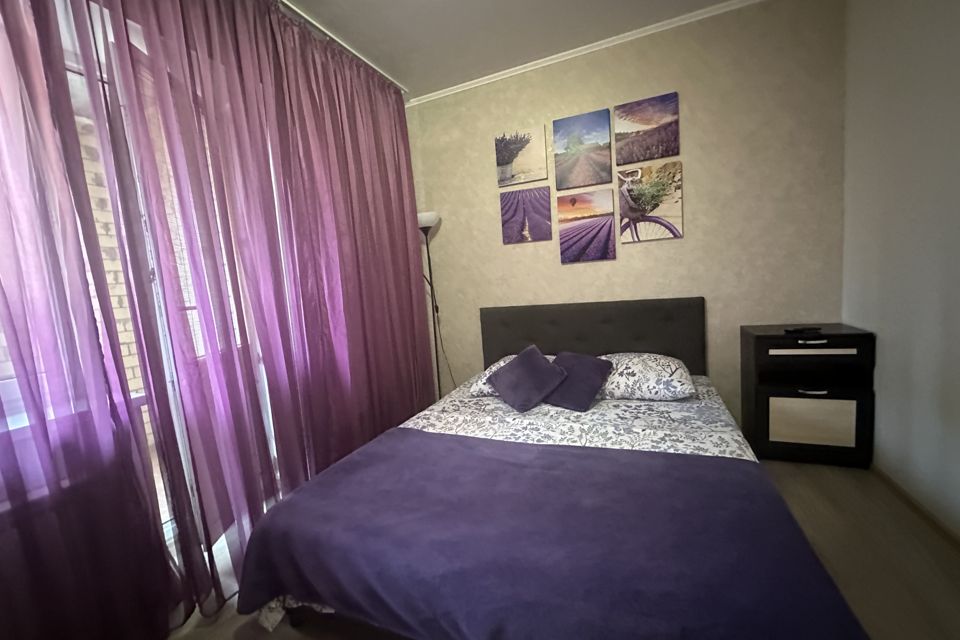 Уютная квартира с видом на двор в 