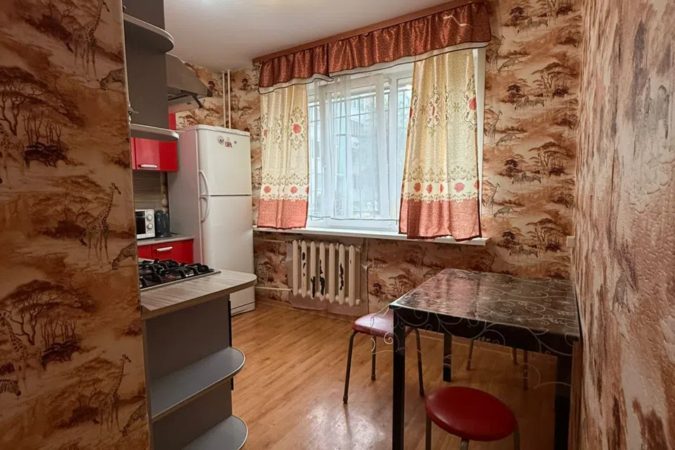 1 комнатная квартира на Азина 27
