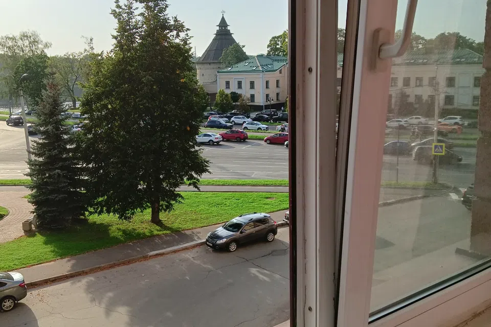 Квартира в центре с видом на Покровскую башню и реку Великую