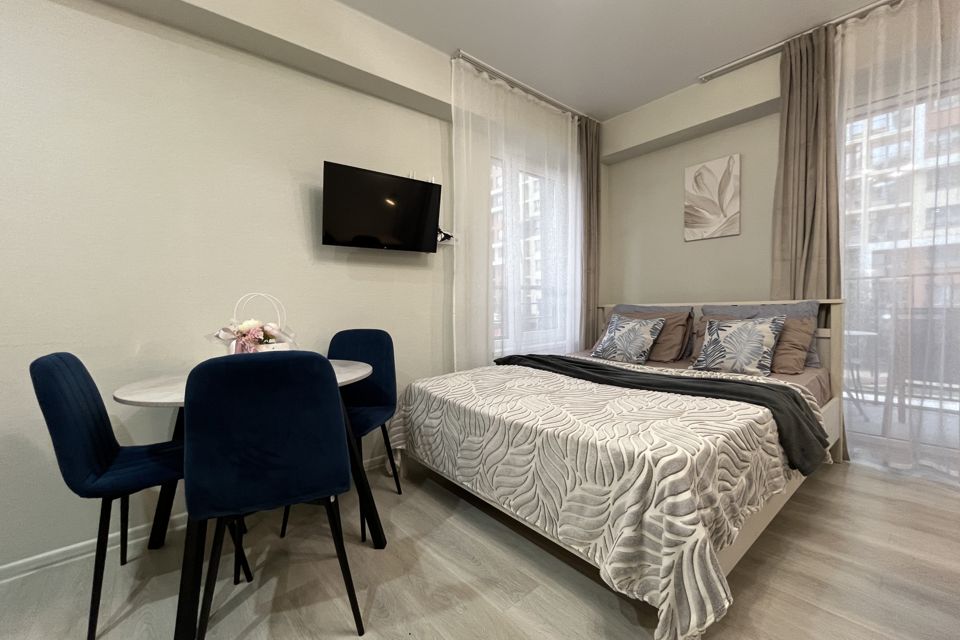 Стильная студия с уютным балконом