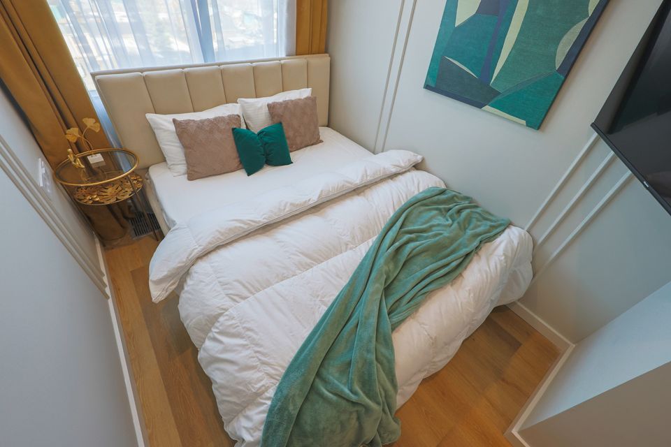 Дизайнeрcкие aпapтаменты на 4 этаже в ЖК Sky Skоlkоvо.