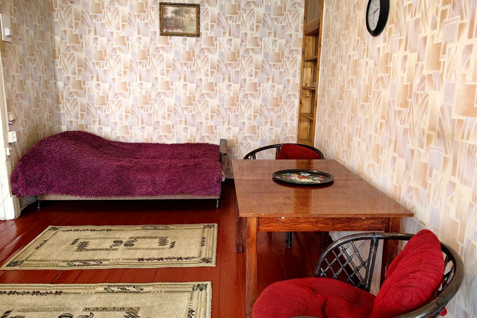 Недорогая двушка в центре. Есть всё для проживания.
