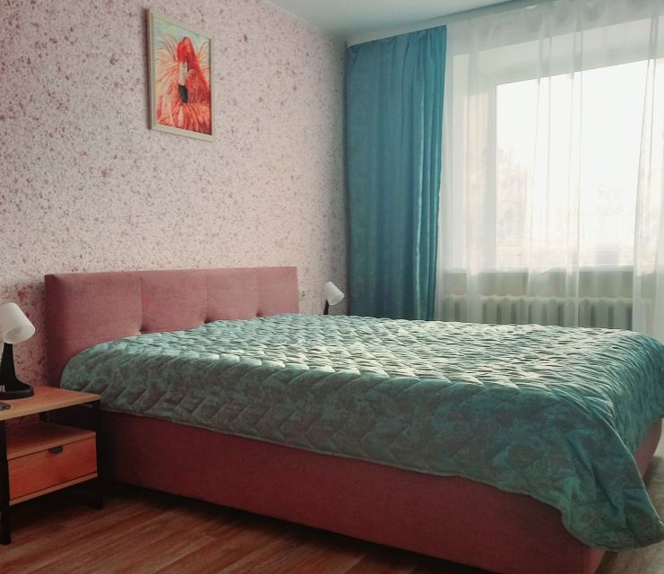 Двухкомнатная квартира в одной остановке от центра