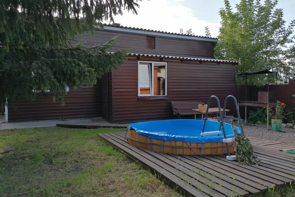 Домик с баней и бассейном